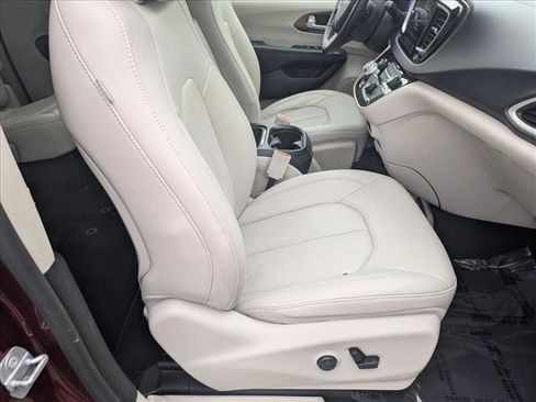 Used 2018 Chrysler Pacifica Touring-L w/ Advanced Safetytec Group FWD image 21
