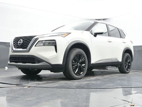 Used 2023 Nissan Rogue SV image 47
