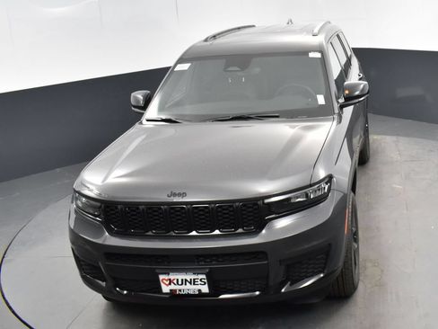 Used 2025 Jeep Grand Cherokee L Altitude AWD/4WD image 42