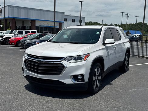 Used 2018 Chevrolet Traverse LT FWD image 2