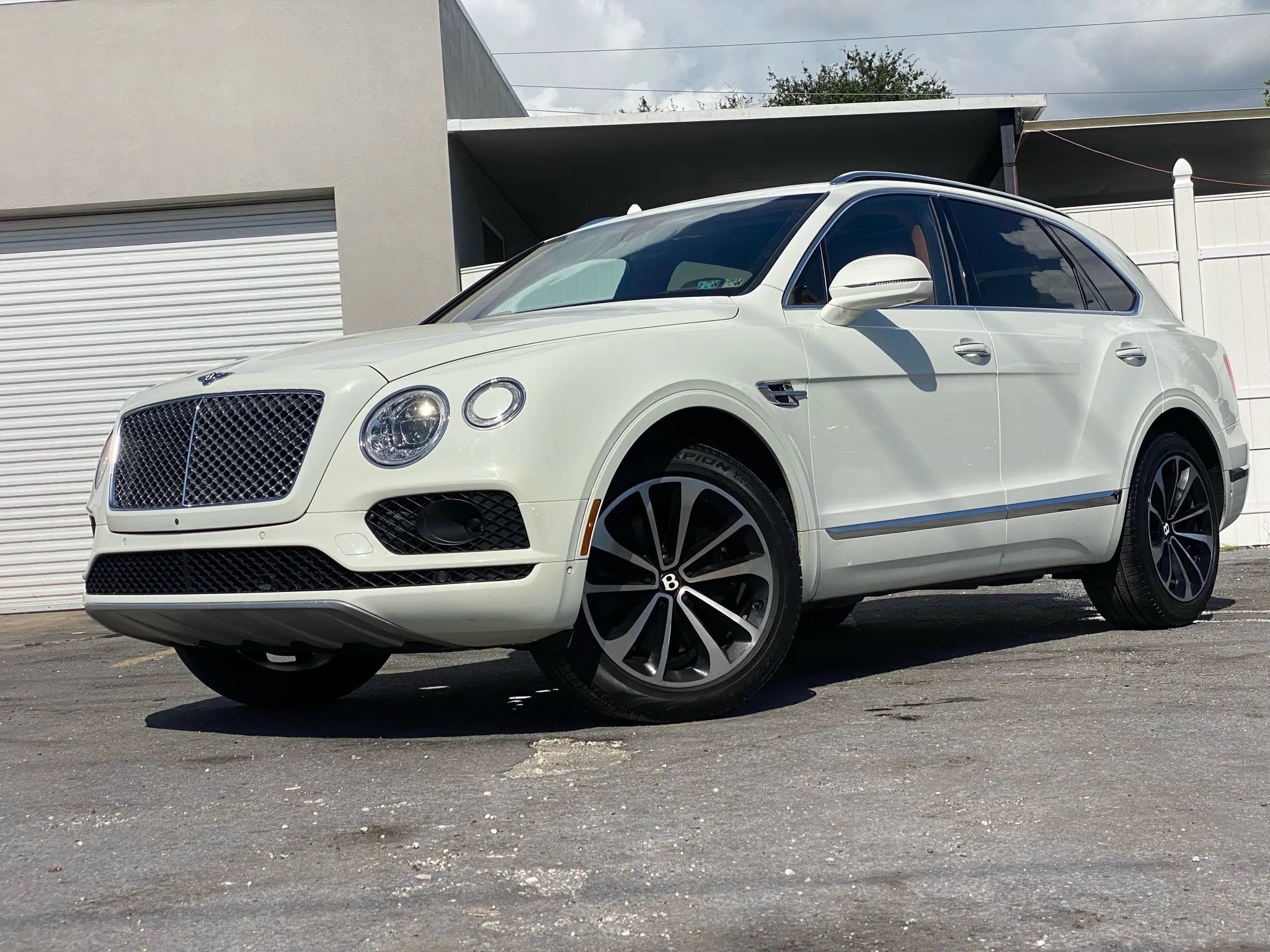 Used 2017 Bentley Bentayga AWD/4WD image 6