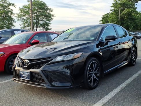 Used 2023 Toyota Camry SE AWD/4WD image 3