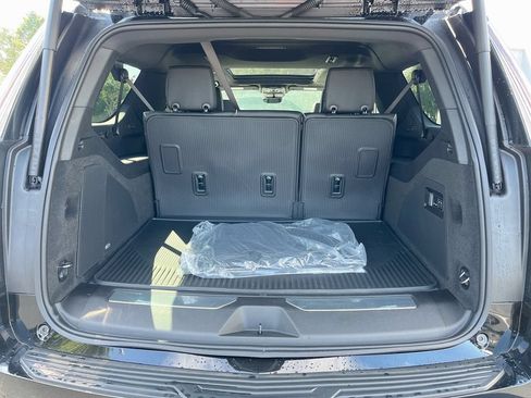 New 2026 Cadillac Escalade ESV Luxury w/ LPO, Radiant Package AWD/4WD image 30
