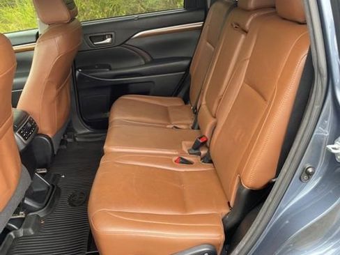 Used 2018 Toyota Highlander Limited Platinum image 7