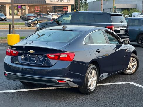 Used 2018 Chevrolet Malibu LS w/ LPO, Convenience Package 1 FWD image 5
