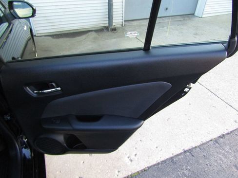 Used 2021 Toyota Prius XLE image 28