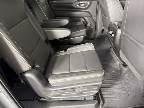 Used 2023 GMC Yukon XL SLT w/ SLT Luxury Package RWD image 14