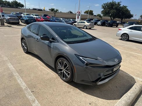Used 2024 Toyota Prius XLE FWD image 3