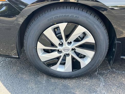 Used 2024 Nissan Altima 2.5 S FWD image 9