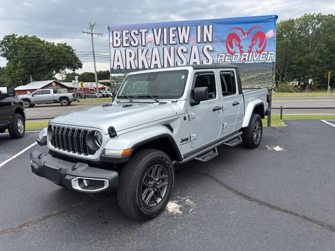 Used 2024 Jeep Gladiator Sport AWD/4WD image 1