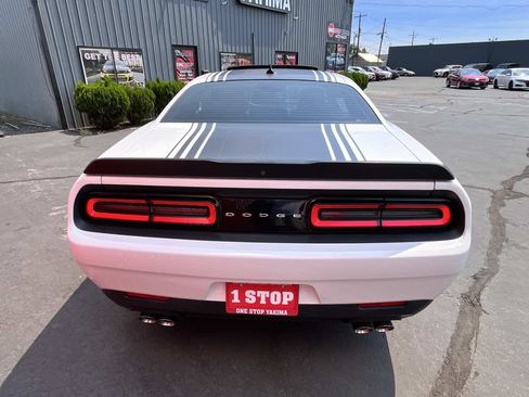 Used 2016 Dodge Challenger R/T RWD image 6