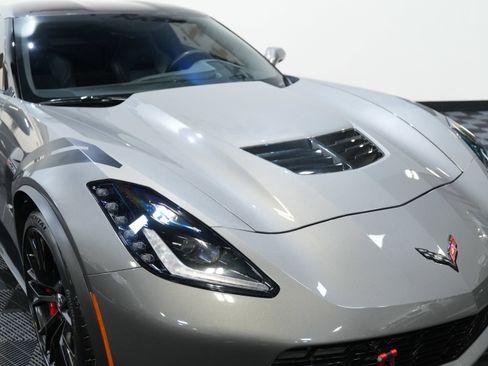 Used 2015 Chevrolet Corvette Z06 w/ 3LZ Preferred Equipment Group image 12