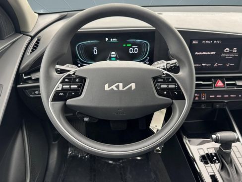 Used 2024 Kia Niro LX FWD image 14
