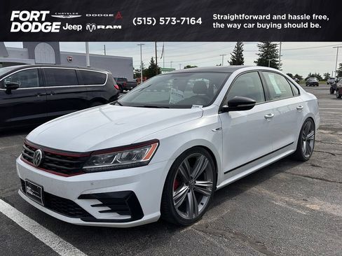 Used 2018 Volkswagen Passat 3.6 FWD image 1