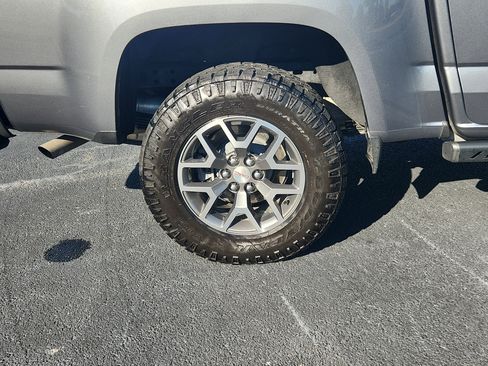 Used 2022 GMC Canyon AT4 image 33