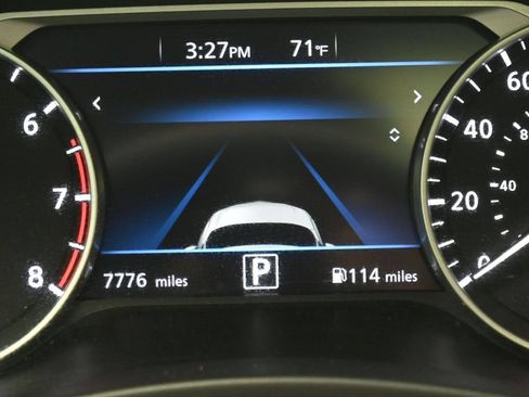 Used 2025 Nissan Sentra SR w/ SR Premium Package FWD image 18