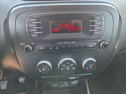 Used 2015 Kia Soul FWD image 22