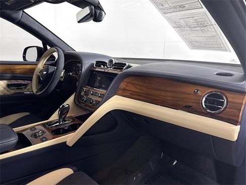Used 2022 Bentley Bentayga image 31