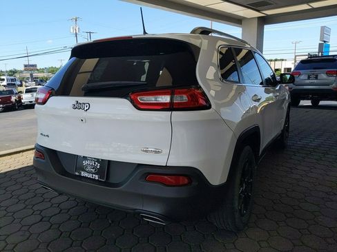 Used 2018 Jeep Cherokee Latitude Plus w/ Comfort/Convenience Group AWD/4WD image 6
