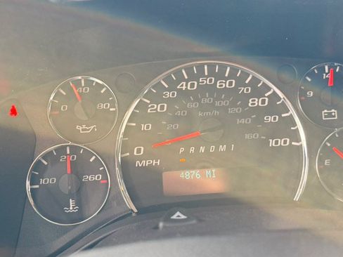 Used 2018 Chevrolet Express 2500 w/ Driver Convenience Package RWD image 27