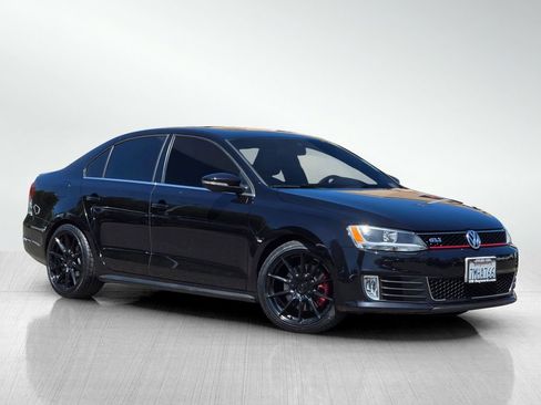Used 2015 Volkswagen Jetta GLI SE FWD image 2