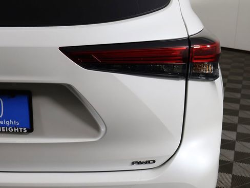 Used 2023 Toyota Highlander L image 13