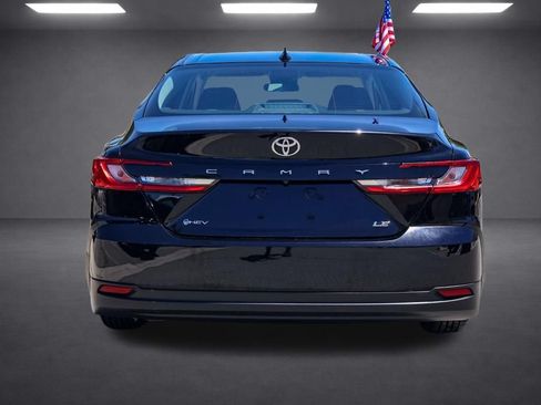 Used 2025 Toyota Camry LE FWD image 5