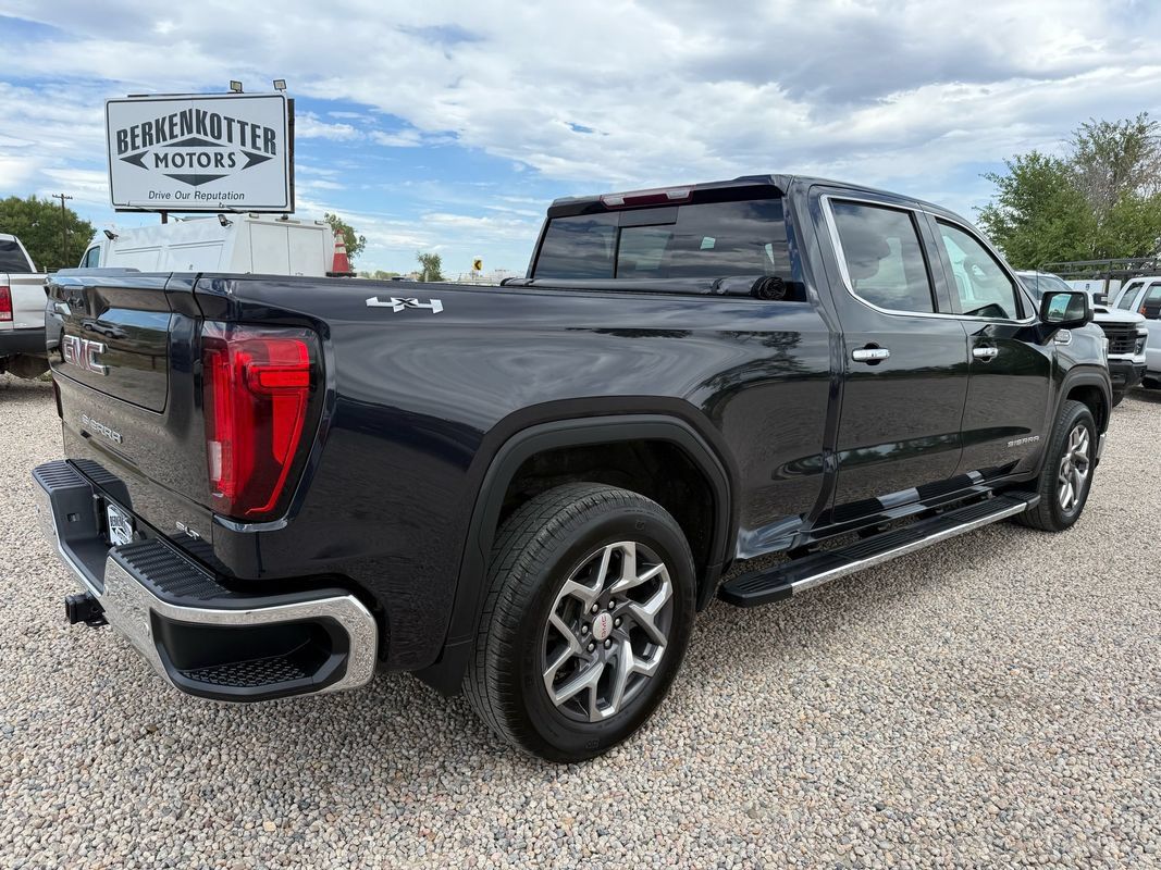 Used 2023 GMC Sierra 1500 SLT w/ SLT Premium Package AWD/4WD image 11