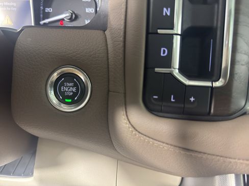 Used 2021 GMC Yukon XL Denali w/ Denali Premium Package AWD/4WD image 18