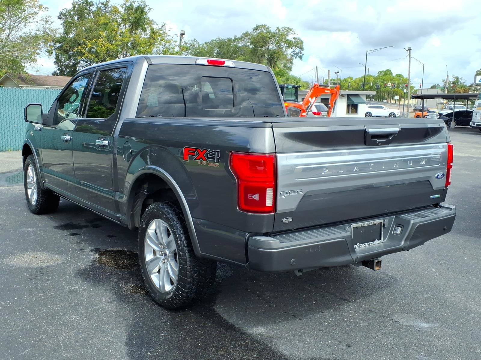 Used 2018 Ford F150 Platinum w/ Equipment Group 701A Luxury AWD/4WD image 3