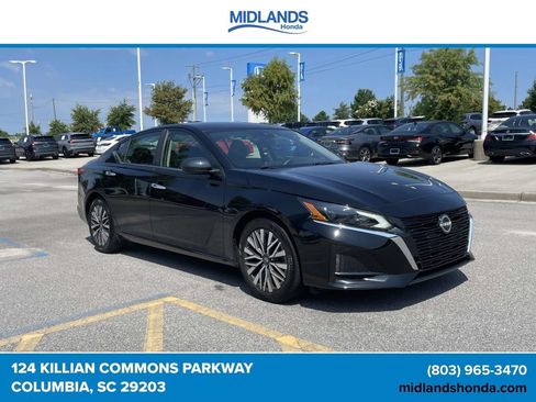 Used 2024 Nissan Altima 2.5 SV FWD image 1