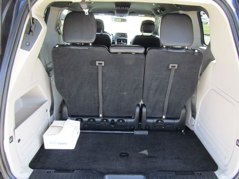 Used 2017 Dodge Grand Caravan SXT image 15