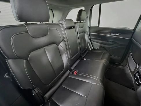 Used 2023 Jeep Grand Cherokee Limited AWD/4WD image 27