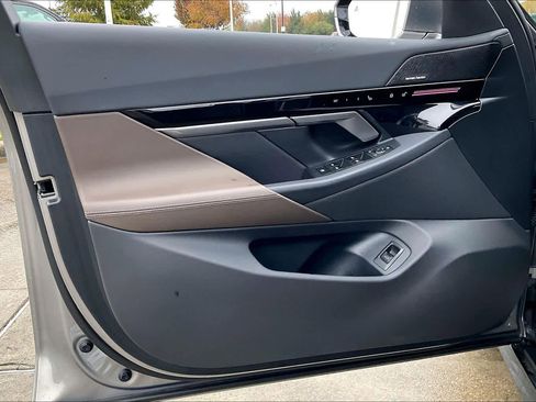 Used 2024 BMW 530i 530i w/ Convenience Package image 19