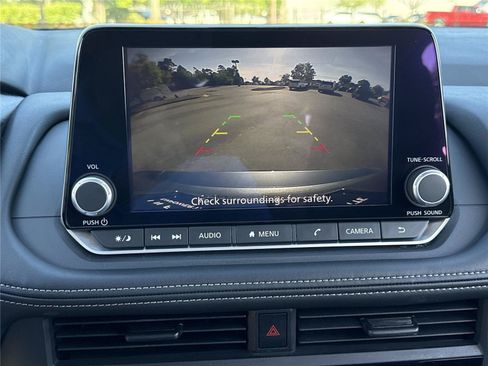 Used 2025 Nissan Rogue S FWD image 13