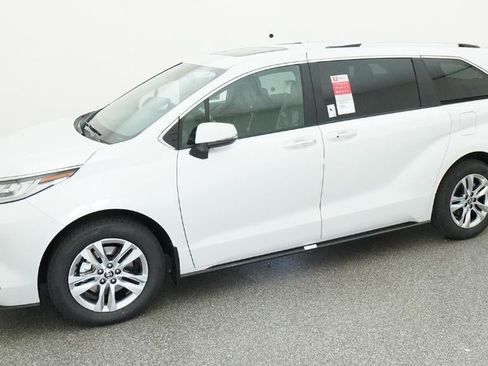 New 2026 Toyota Sienna Limited FWD image 2