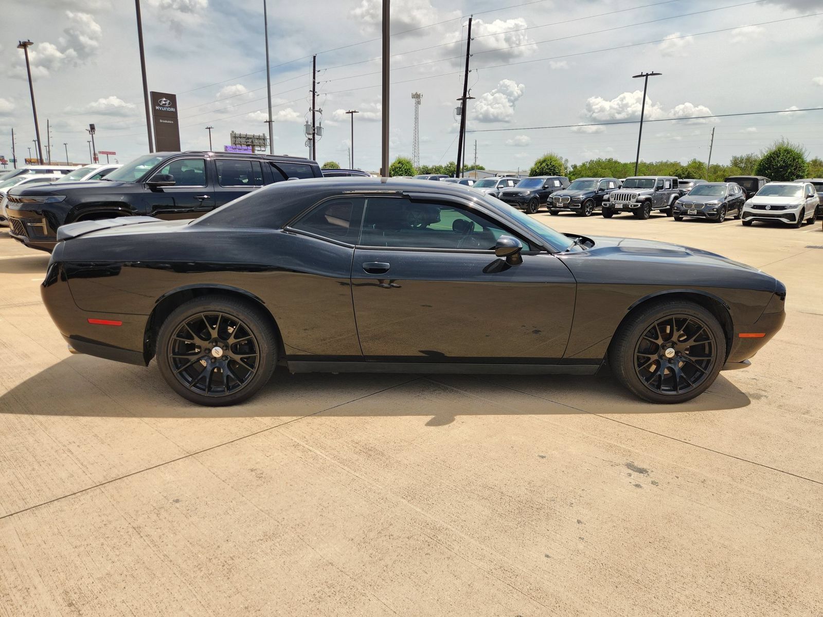 Used 2018 Dodge Challenger SXT RWD image 5