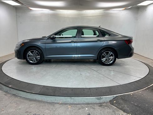 Used 2024 Volkswagen Jetta SE image 2