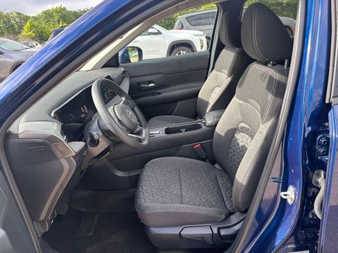 Used 2025 Nissan Kicks SV image 24