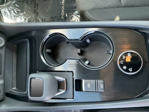 Used 2025 Nissan Rogue SV AWD/4WD image 19