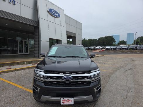 Used 2024 Ford Expedition Max Limited RWD image 2