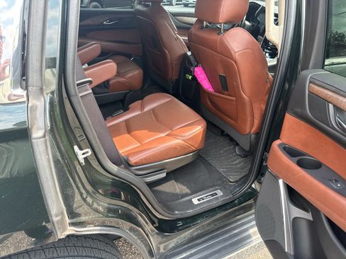 Used 2016 Cadillac Escalade Luxury AWD/4WD image 9