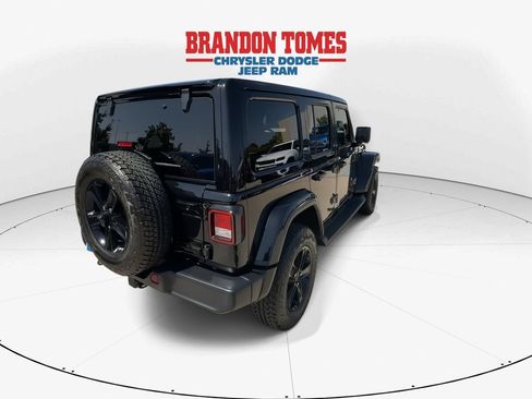 Used 2021 Jeep Wrangler Unlimited Sahara AWD/4WD image 3