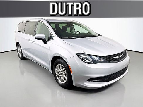 Used 2023 Chrysler Voyager LX image 1