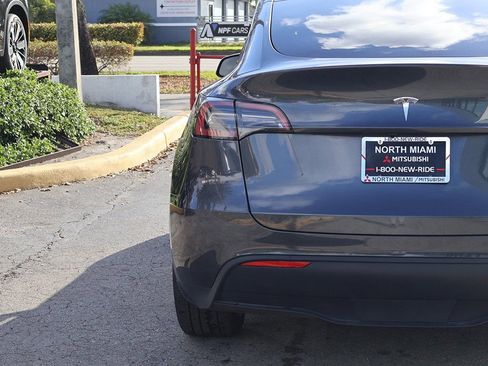 Used 2024 Tesla Model Y Long Range AWD/4WD image 15