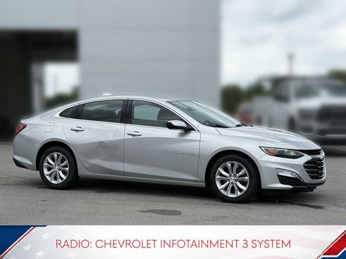 Used 2021 Chevrolet Malibu LT FWD image 2