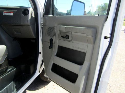 Used 2016 Ford E-350 and Econoline 350 Super Duty image 18