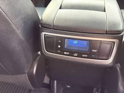 Used 2019 Toyota Highlander Limited image 19