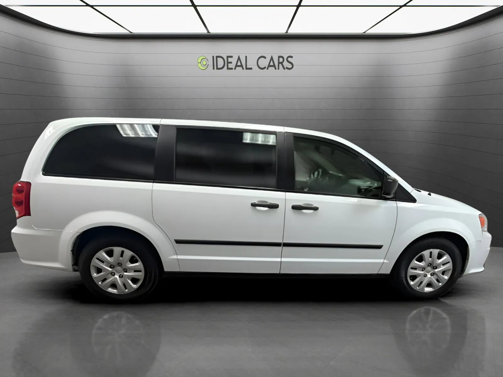 Used 2015 Dodge Grand Caravan American Value Package w/ UConnect Hands-Free Group FWD image 4