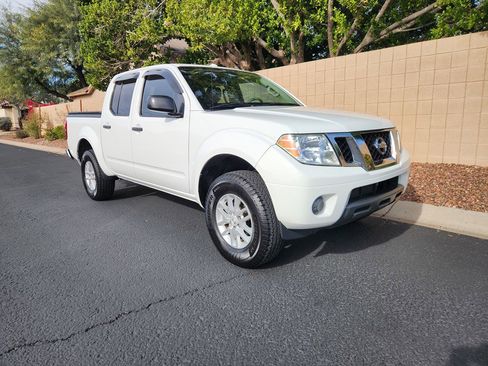 Used 2017 Nissan Frontier SV image 1